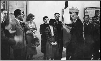 Consegna della bandiera alla locale Stazione Carabinieri da parte della Sezione - 1955